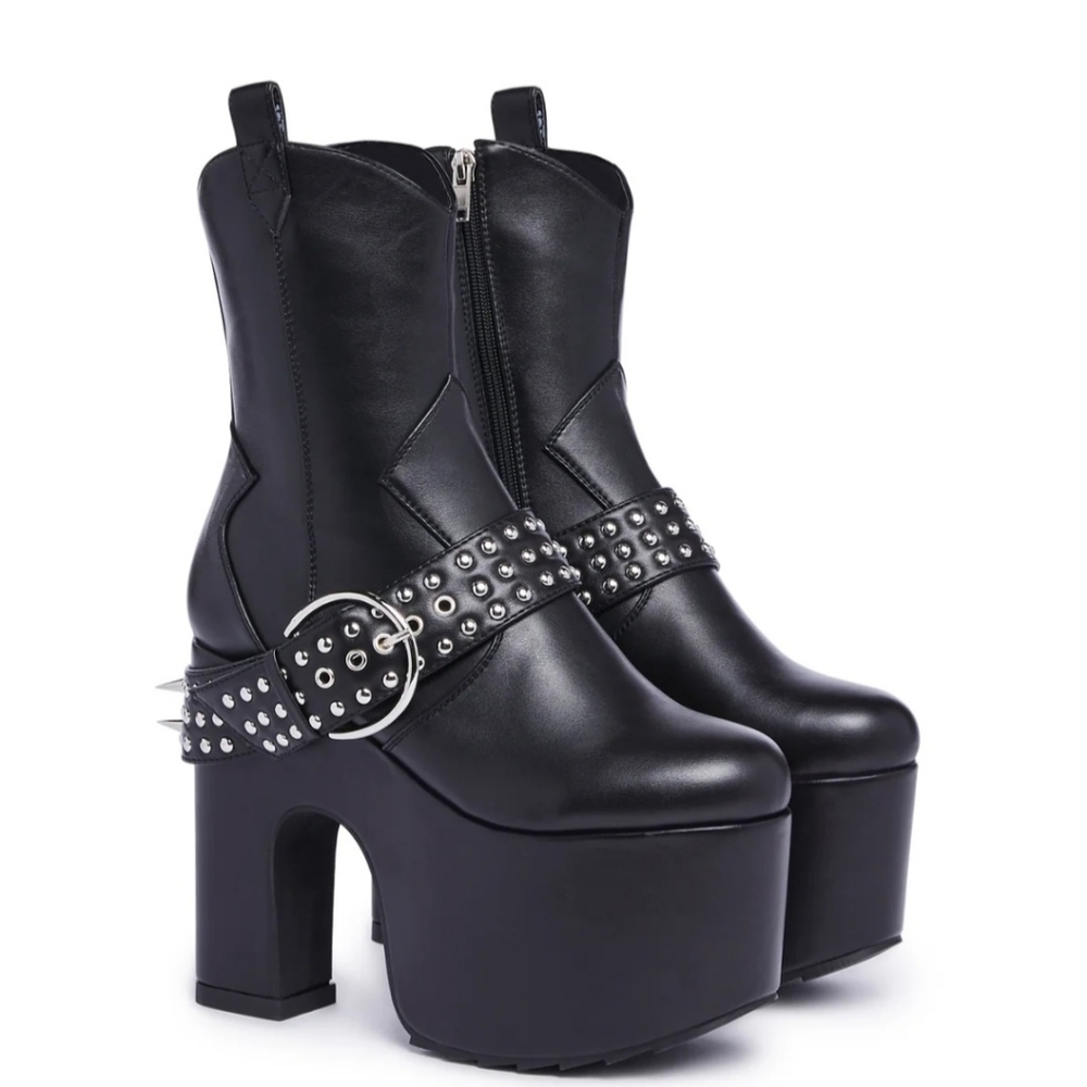 Howdy Spiked Boots
